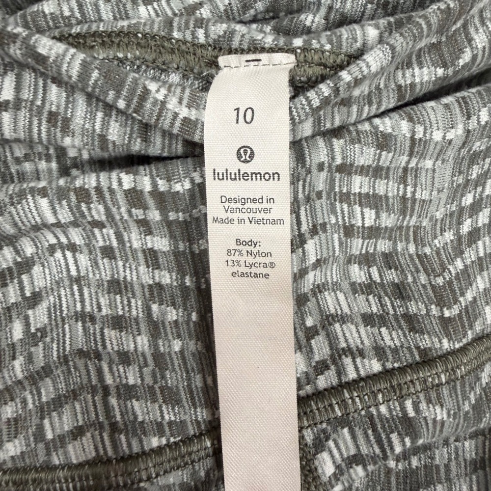 Lululemon High Rise Crop Leggings Grey White Geometric Print Size 10 - Picture 4 of 7